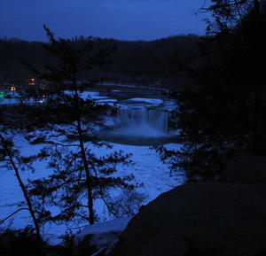 Cumberland Falls in the dark (on time lapse).