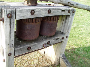 You can see the spout where the juice comes out.