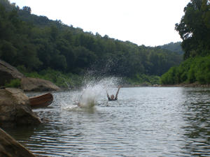 Kristina splashing and Daniel cheering her on.