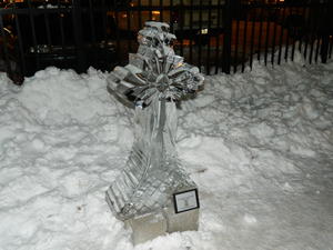 The ice sculptures were amazing! But it sure was cold outside... Brrrr!!