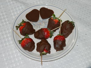 Here's leftovers from the Valentine's cooking class. Carob dipped strawberries and carob/almond hearts!