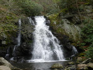 A closer view of the upper part of the falls.