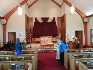 Kimberly, her Mom (Mother Teresa as we called her), and Kristina working out platform arrangements.
