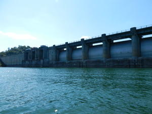 The dam was beautiful in the sunshine!