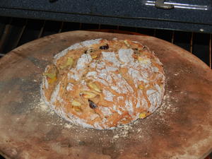 Kristina experimented with a no knead bread recipe with raisins, apples, and cranberries! 