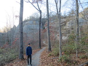 Daniel gave LydiaLaJewel  a fast tour of the arch, while Kristina and Kim watched them from the overlook.