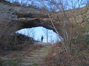 Daniel under the arch